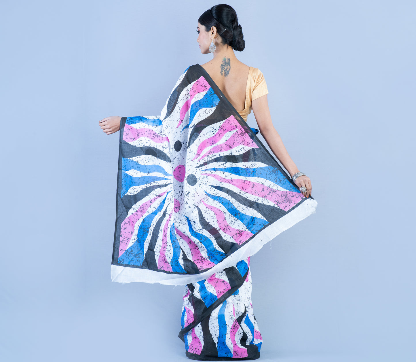 Printed handloom Cotton Saree - Pink Blue Black On White - ArtisanSoul