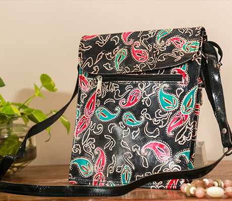 Embossed Leather Ipad & Kindle Bag Entirely Handcrafted in Bolpur - Black - ArtisanSoul