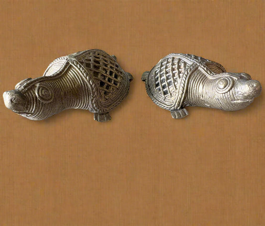 Medium Dokra Brass Tortoise Figurines – Handcrafted Tribal Art from Dhenkanal, Odisha (Pair)) - ArtisanSoul