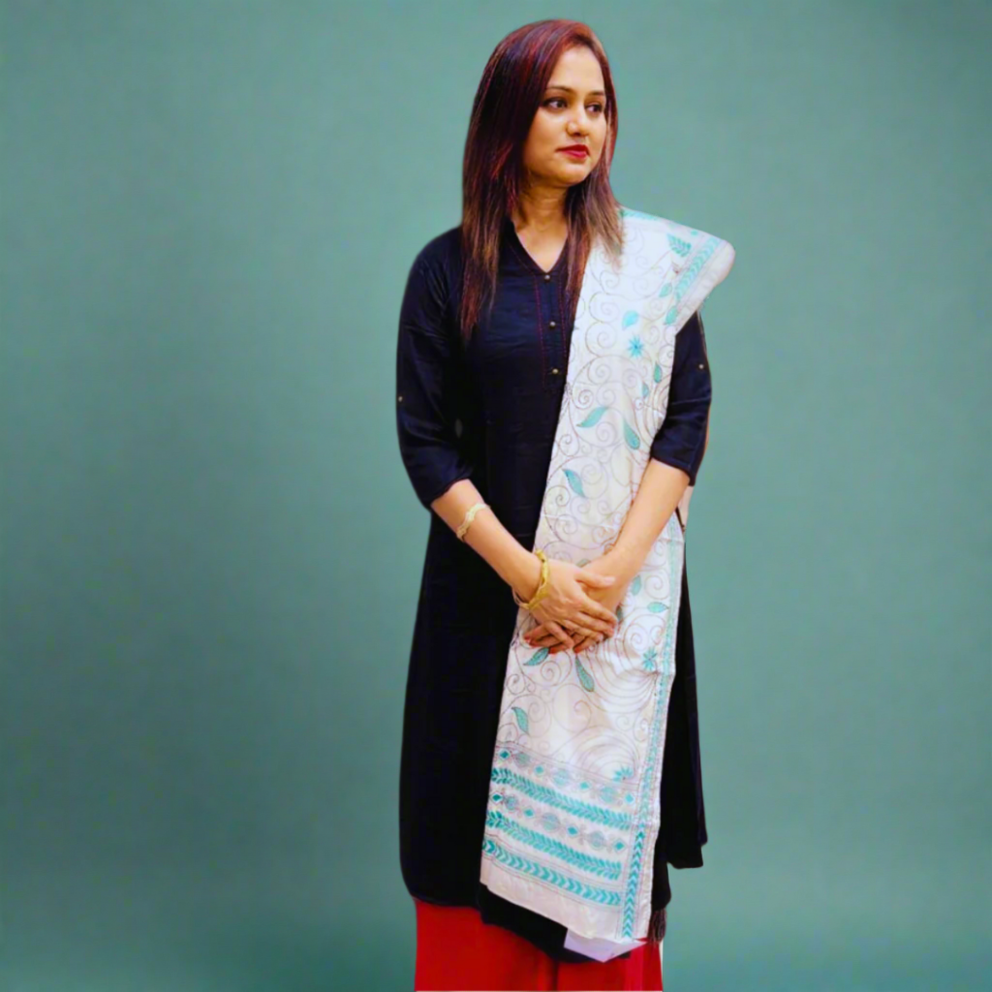 Blended Silk Kantha Stitch Stole – Handmade Embroidered Wrap - ArtisanSoul