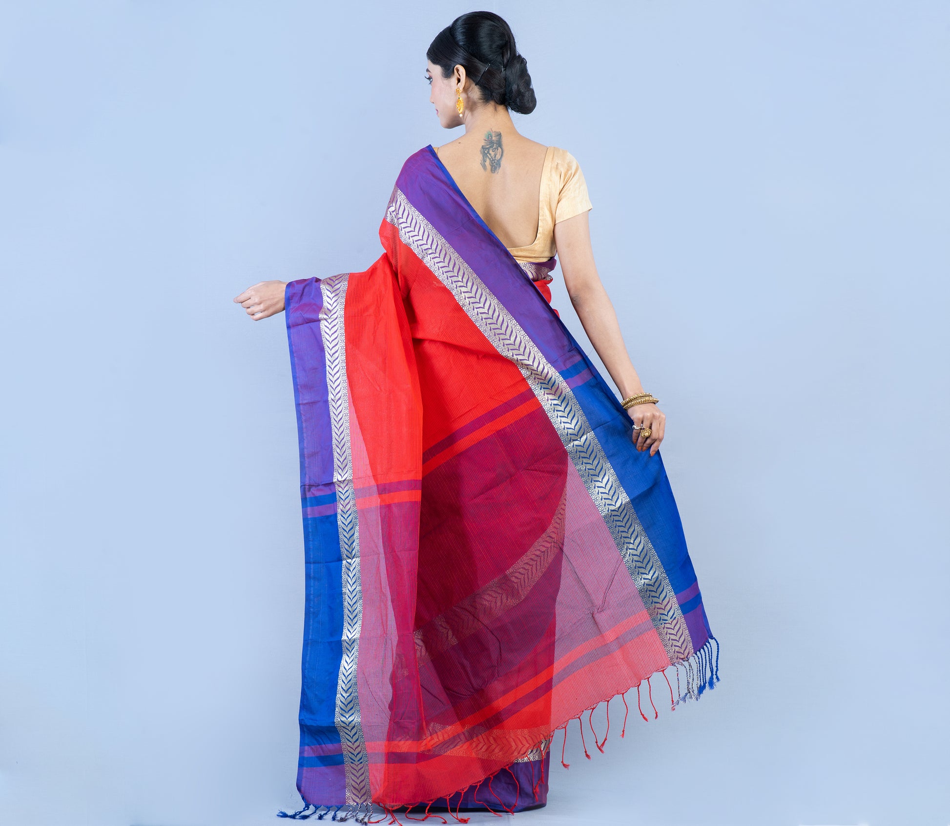 Handloom Tant Saree - Red With Violet Par - ArtisanSoul