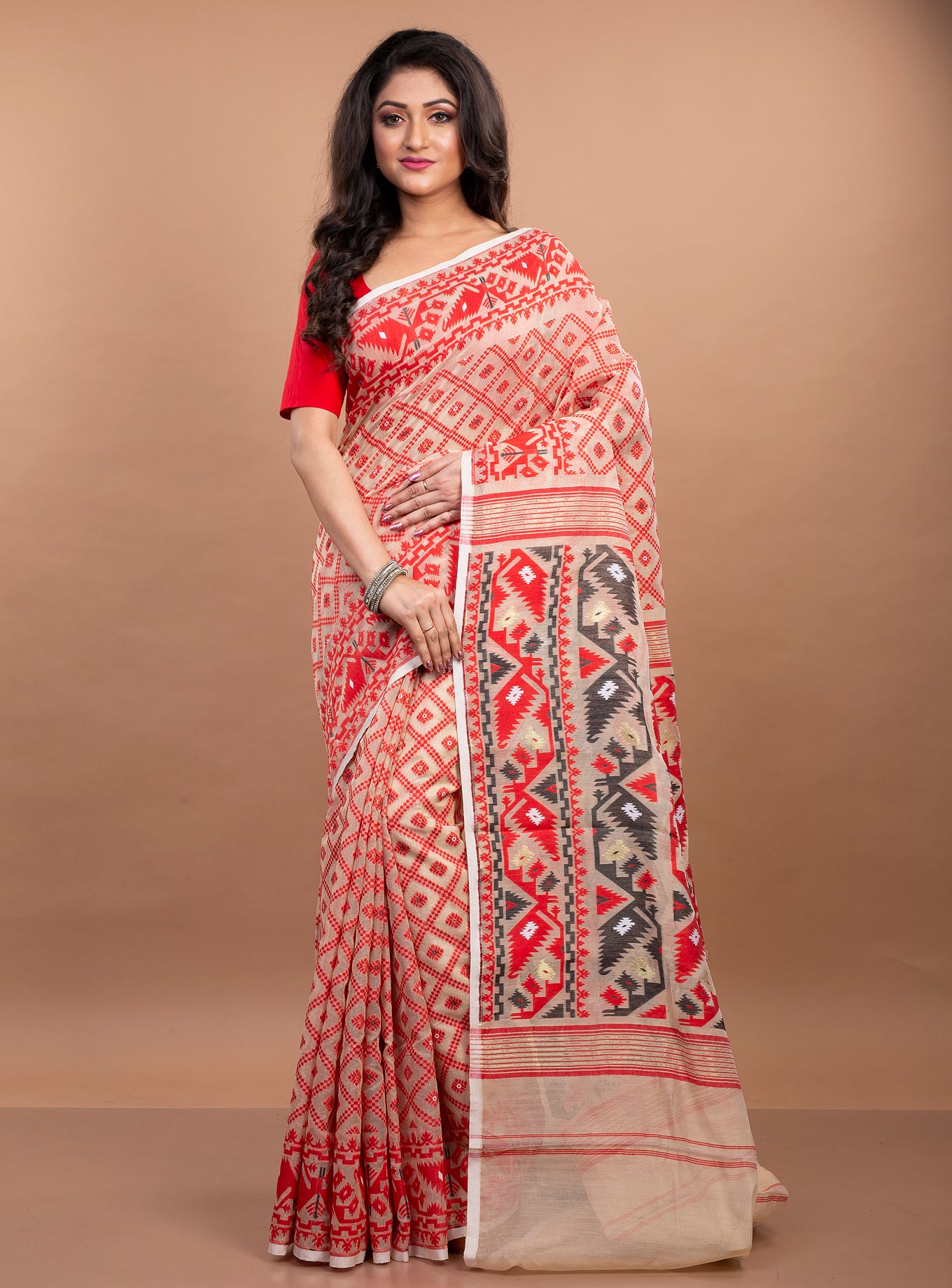 Handloom Jamdani Saree - Red on Off white - ArtisanSoul