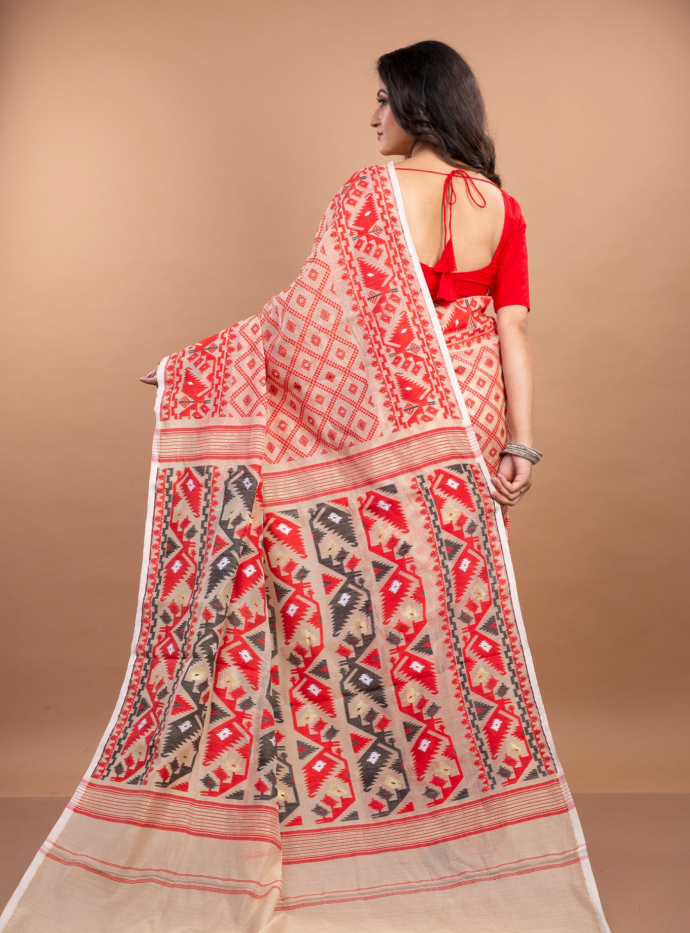 Handloom Jamdani Saree - Red on Off white - ArtisanSoul