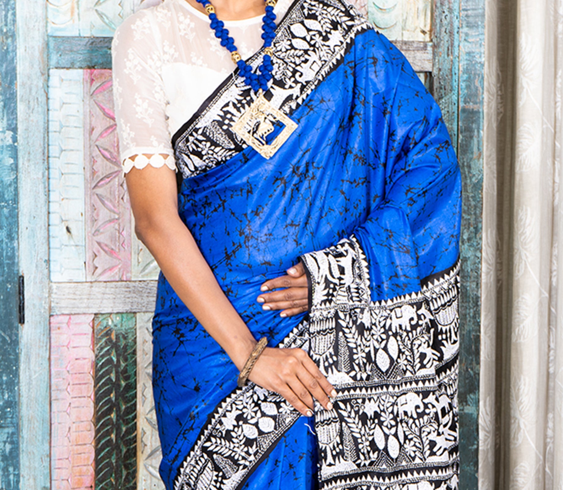 Casual Wear Batil Weaving Dola Silk Soft Smooth Batik Print Saree Wholesale  Price at Rs 799/piece in Surat