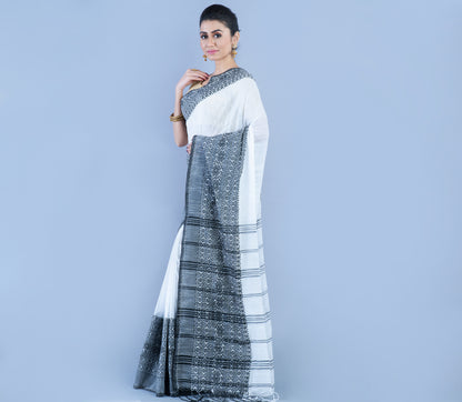 Handloom Saree White with Black Paar - ArtisanSoul