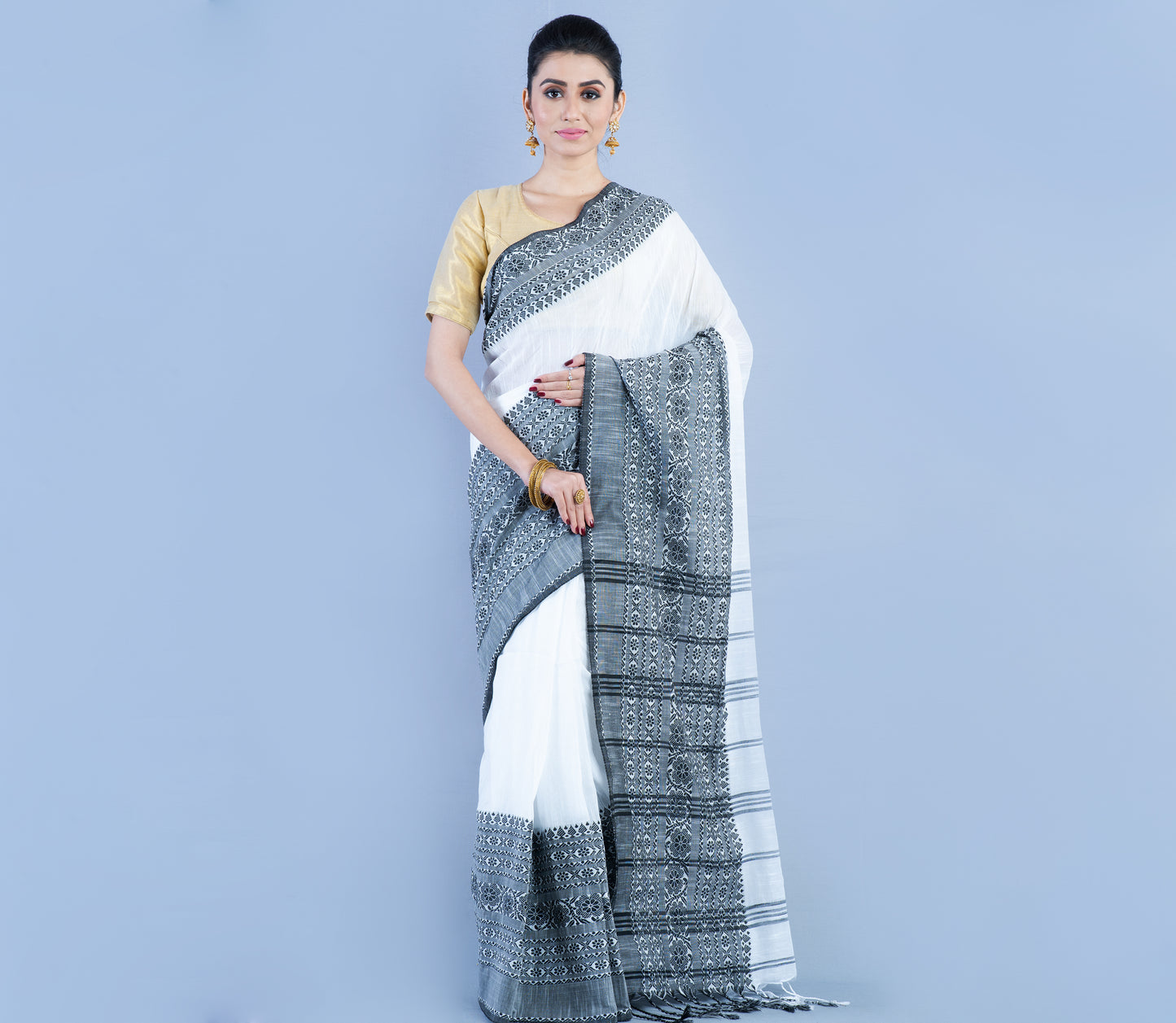 Handloom Saree White with Black Paar - ArtisanSoul