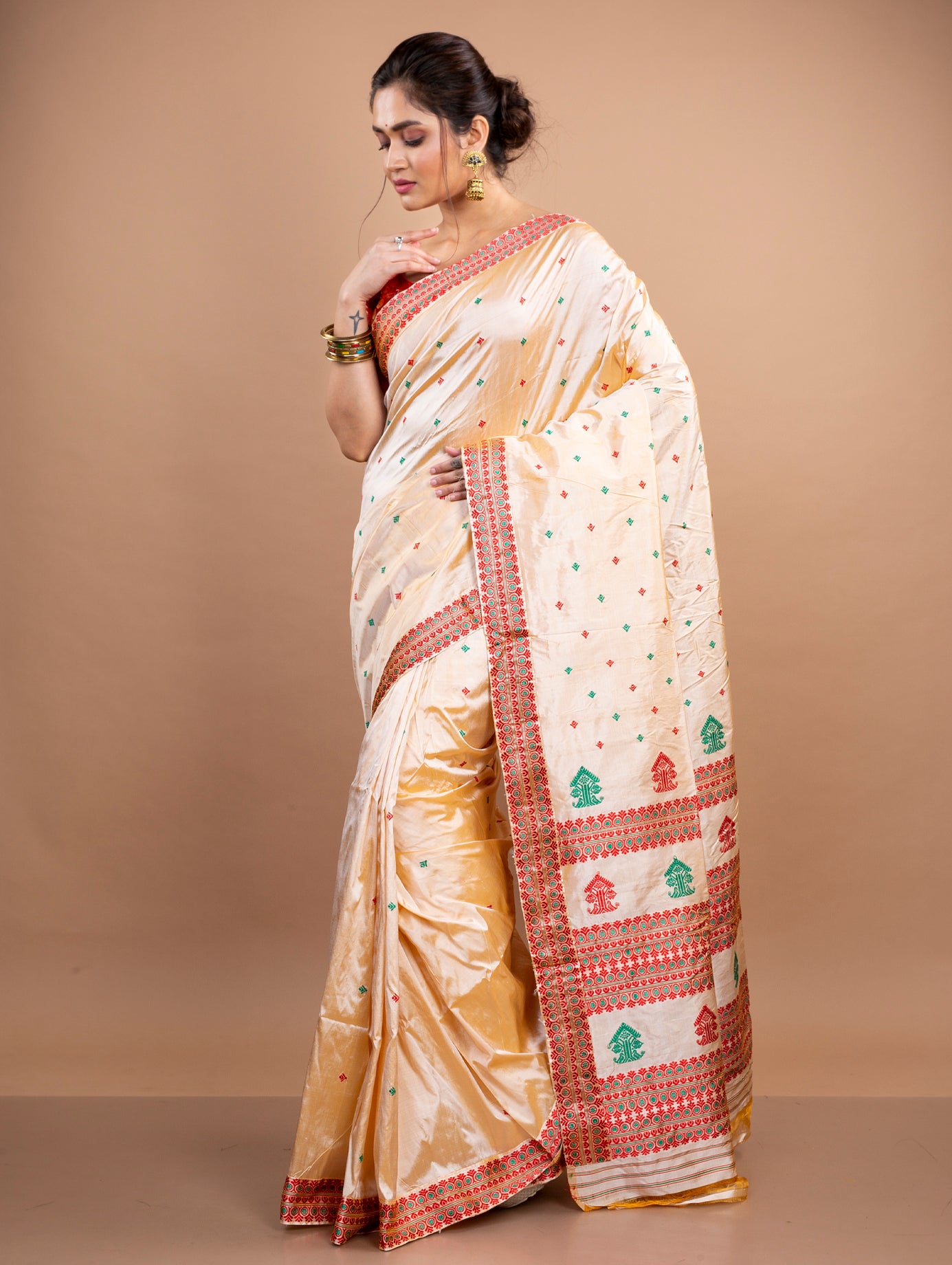 Top Trending Saree/Wedding wear/ASSAM/Woven/Cotton  Silk/Jacquard/Gadwal/Banarasi/Khadi/Assam/Paithani/Kanjivaram/