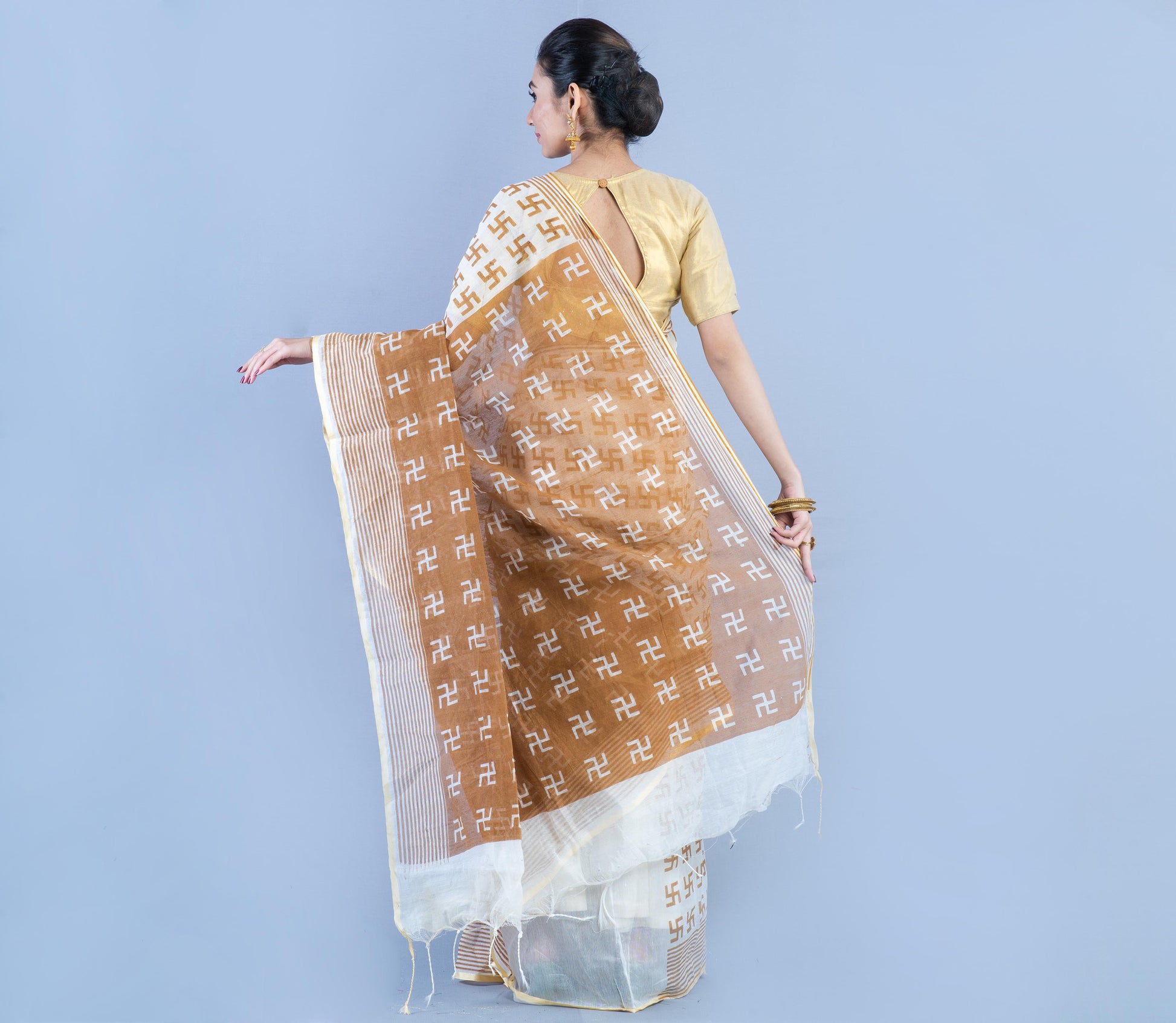 Handloom Printed Saree - White & Golden - ArtisanSoul