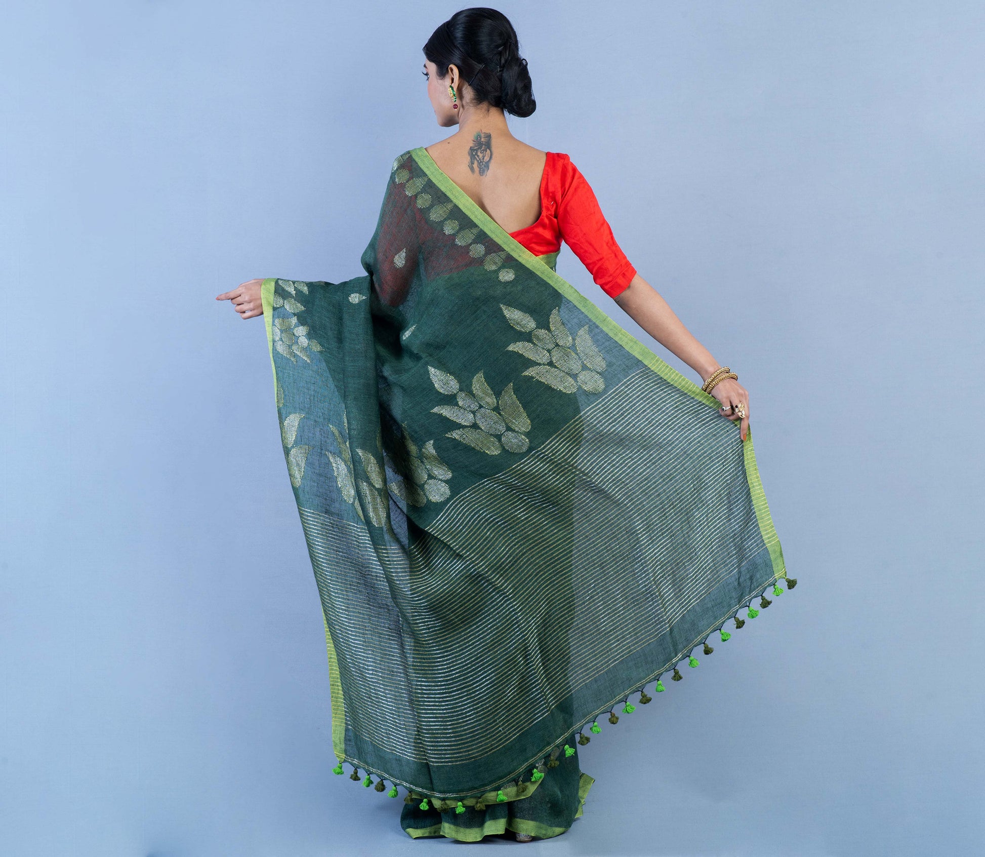 Handloom Linen Saree - Dark Green - ArtisanSoul