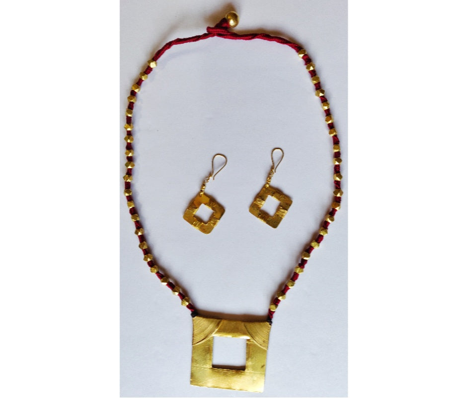 Handcrafted Dokra Necklace with earring from Odisha - Maroon Threaded Square Type