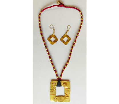 Handcrafted Dokra Necklace with earring from Odisha - Maroon Threaded Square Type