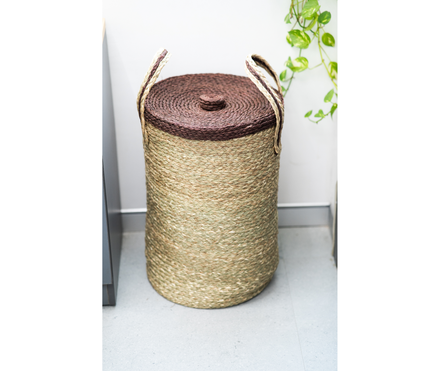 Laundry Bag made out of Sabai Grass with Lid - Brown Lid With Natural Shade